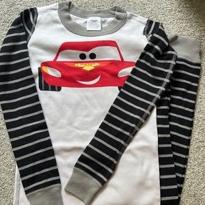 Hanna Andersson long sleeve pajamas (120/US 6-7)